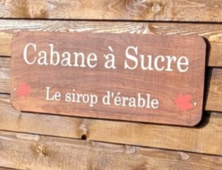 cabane à sucre et tire sur neige