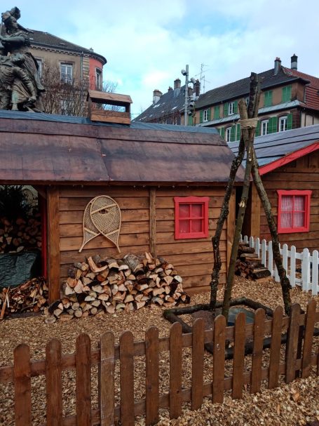 cabane à sucre et tire sur neige